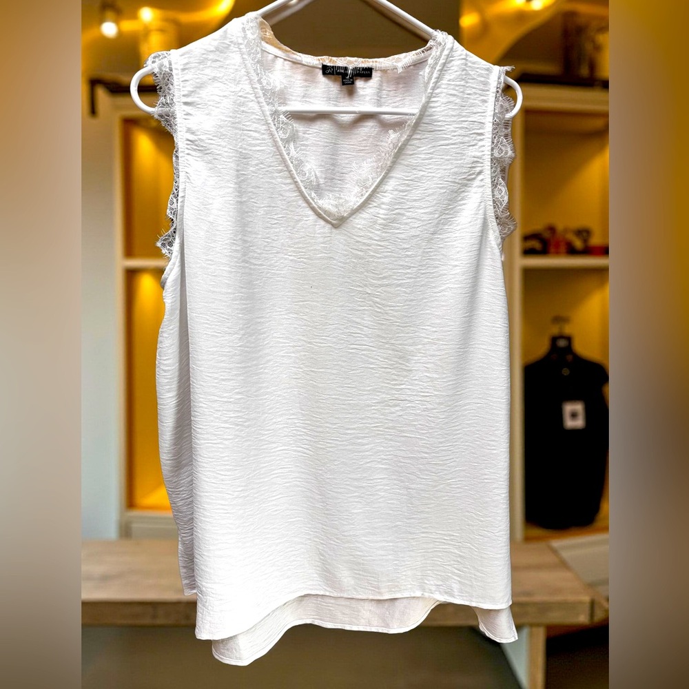 Adrianna Papell White V-Neck Sleeveless Tank XL (3 for $12 item)